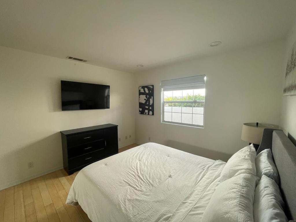 Charming Bright Traditional Home In Sherman Oaks Los Angeles Bagian luar foto