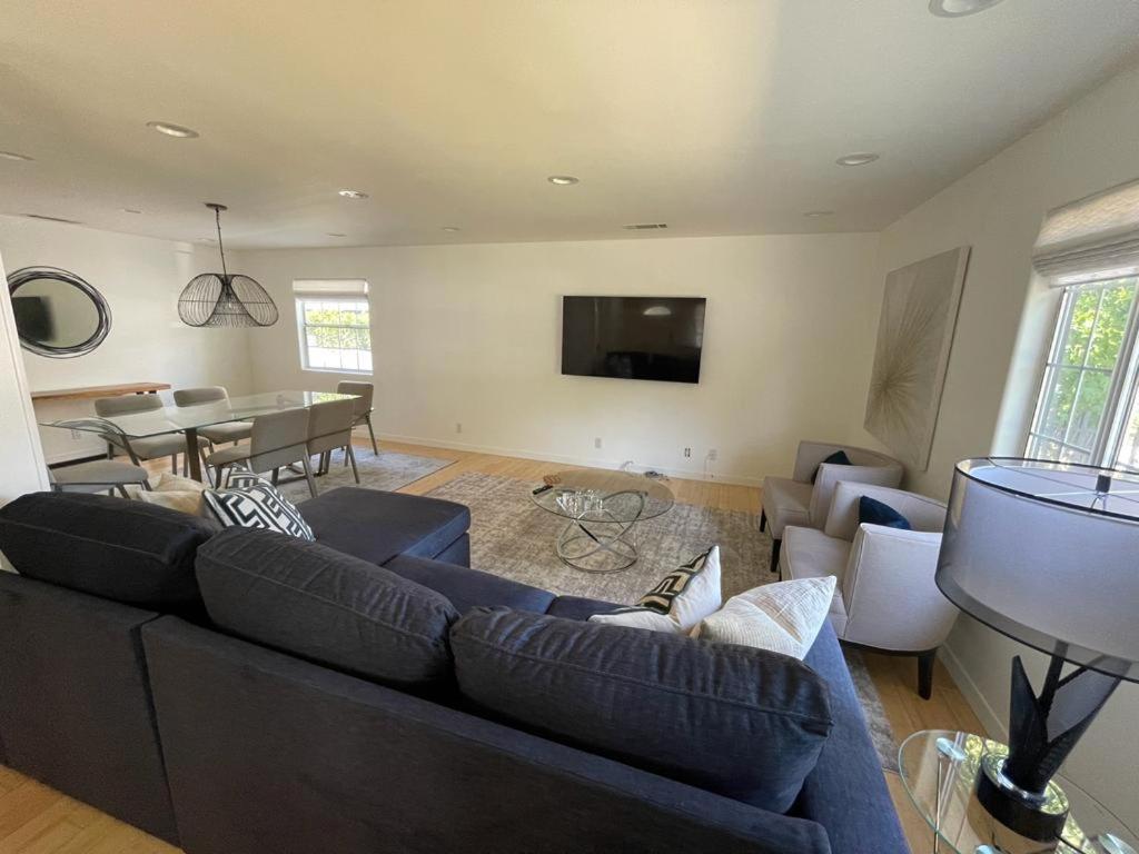 Charming Bright Traditional Home In Sherman Oaks Los Angeles Bagian luar foto