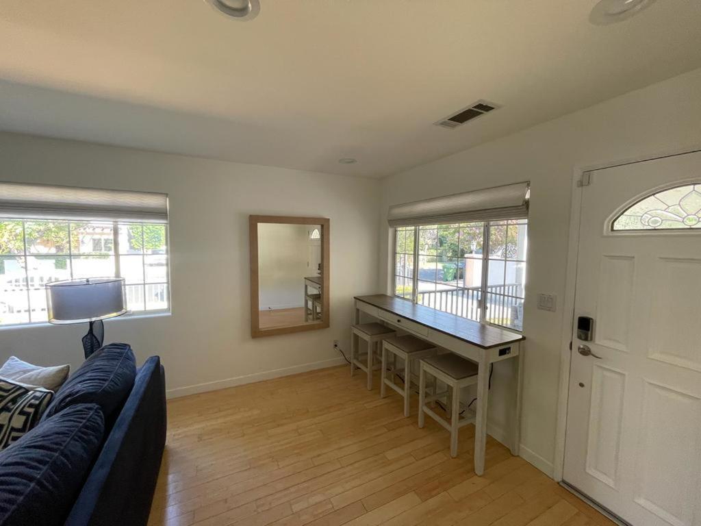 Charming Bright Traditional Home In Sherman Oaks Los Angeles Bagian luar foto