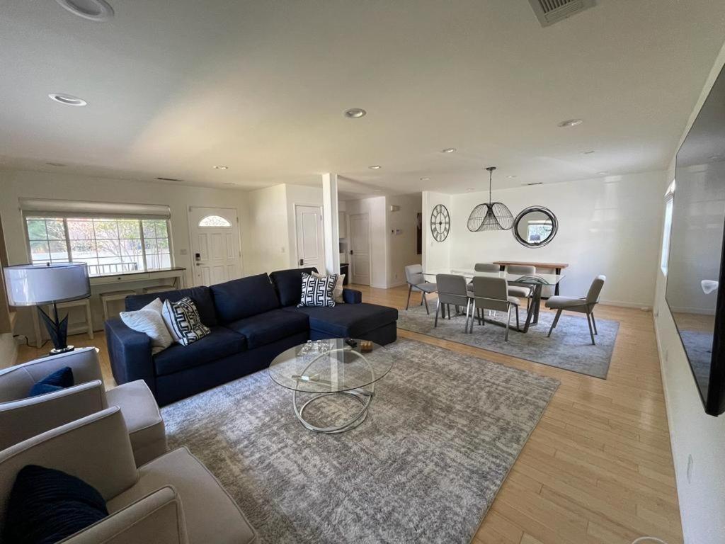 Charming Bright Traditional Home In Sherman Oaks Los Angeles Bagian luar foto