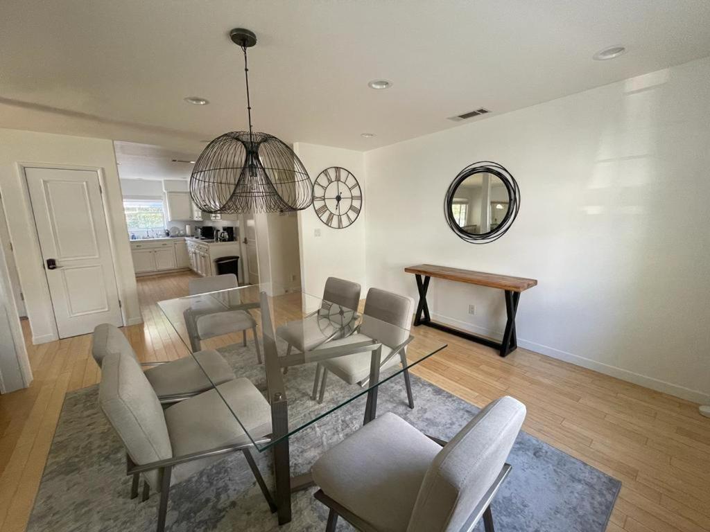 Charming Bright Traditional Home In Sherman Oaks Los Angeles Bagian luar foto