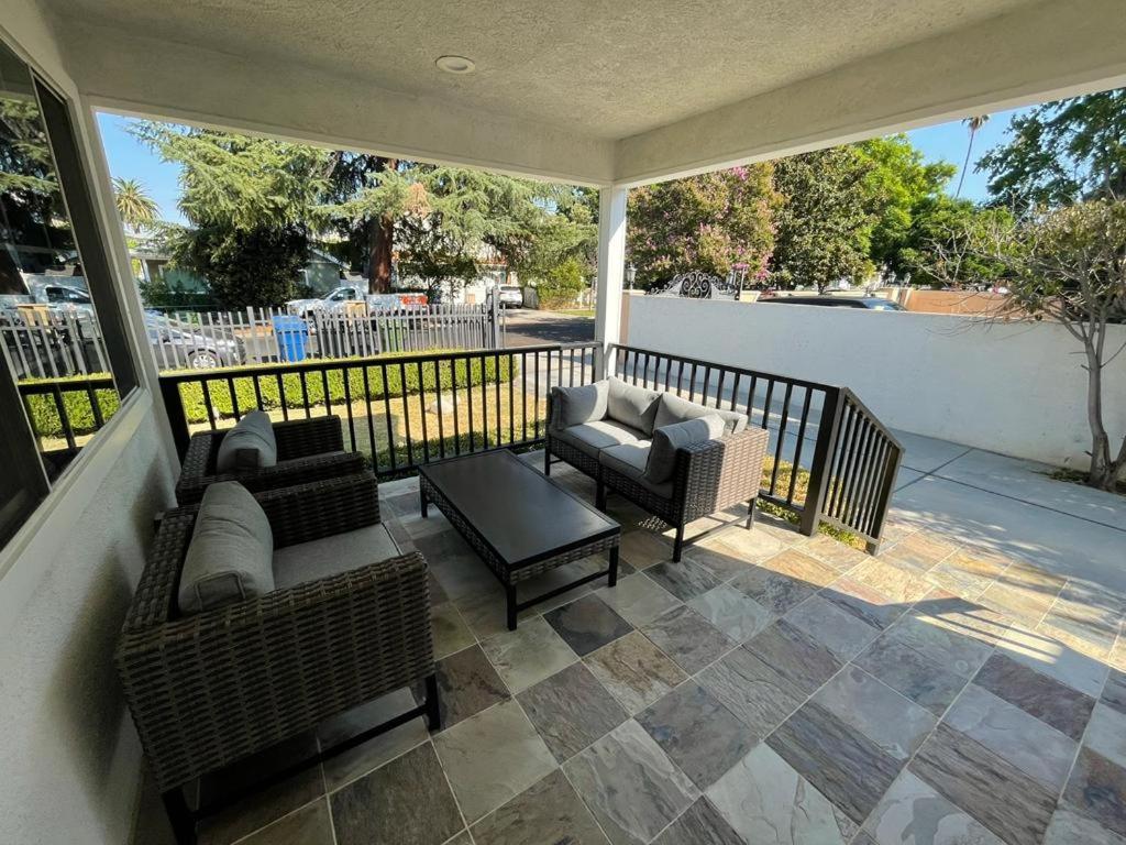Charming Bright Traditional Home In Sherman Oaks Los Angeles Bagian luar foto