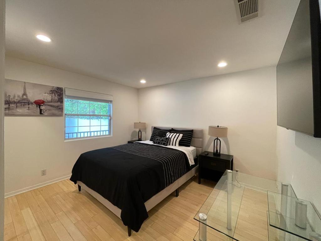 Charming Bright Traditional Home In Sherman Oaks Los Angeles Bagian luar foto