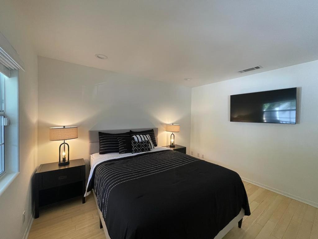 Charming Bright Traditional Home In Sherman Oaks Los Angeles Bagian luar foto