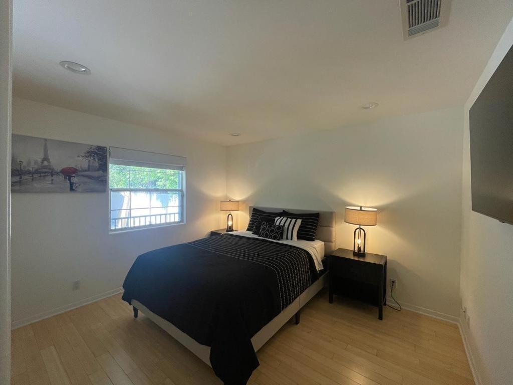 Charming Bright Traditional Home In Sherman Oaks Los Angeles Bagian luar foto