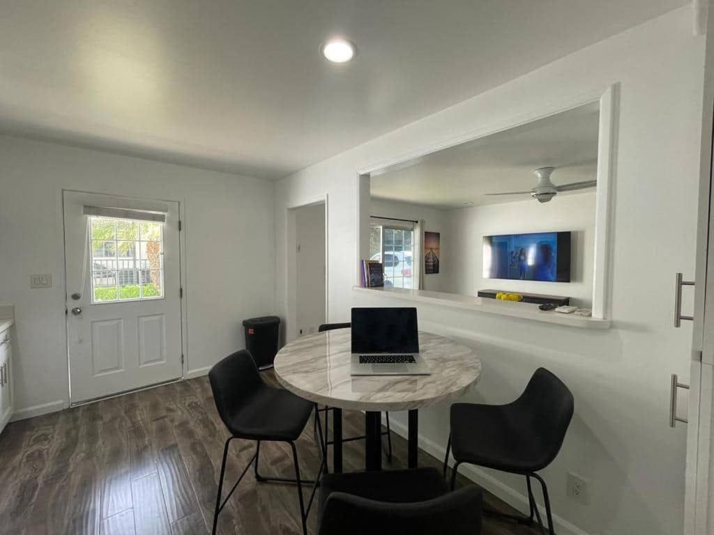 Charming Bright Traditional Home In Sherman Oaks Los Angeles Bagian luar foto
