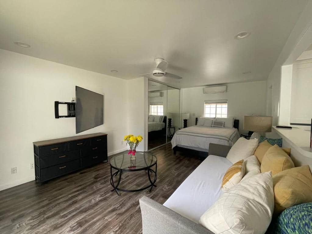 Charming Bright Traditional Home In Sherman Oaks Los Angeles Bagian luar foto