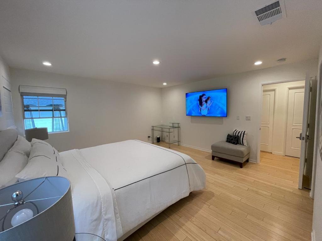 Charming Bright Traditional Home In Sherman Oaks Los Angeles Bagian luar foto