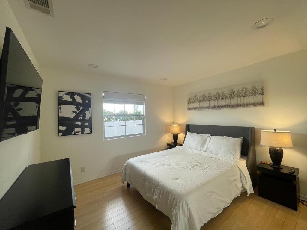 Charming Bright Traditional Home In Sherman Oaks Los Angeles Bagian luar foto