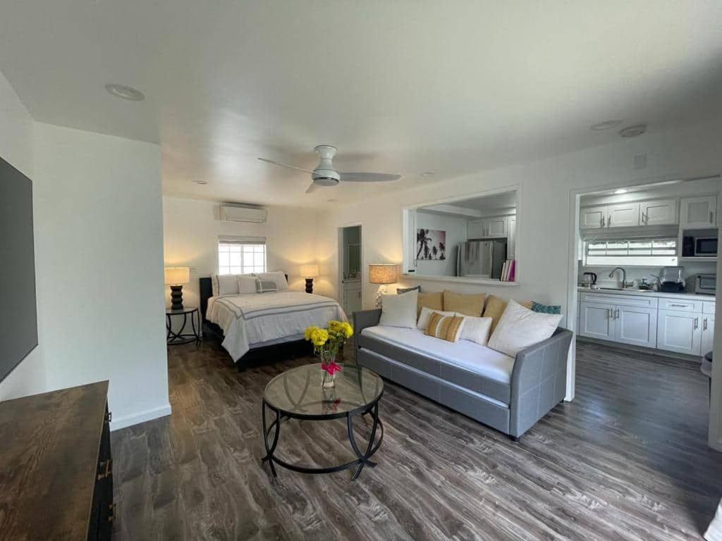 Charming Bright Traditional Home In Sherman Oaks Los Angeles Bagian luar foto